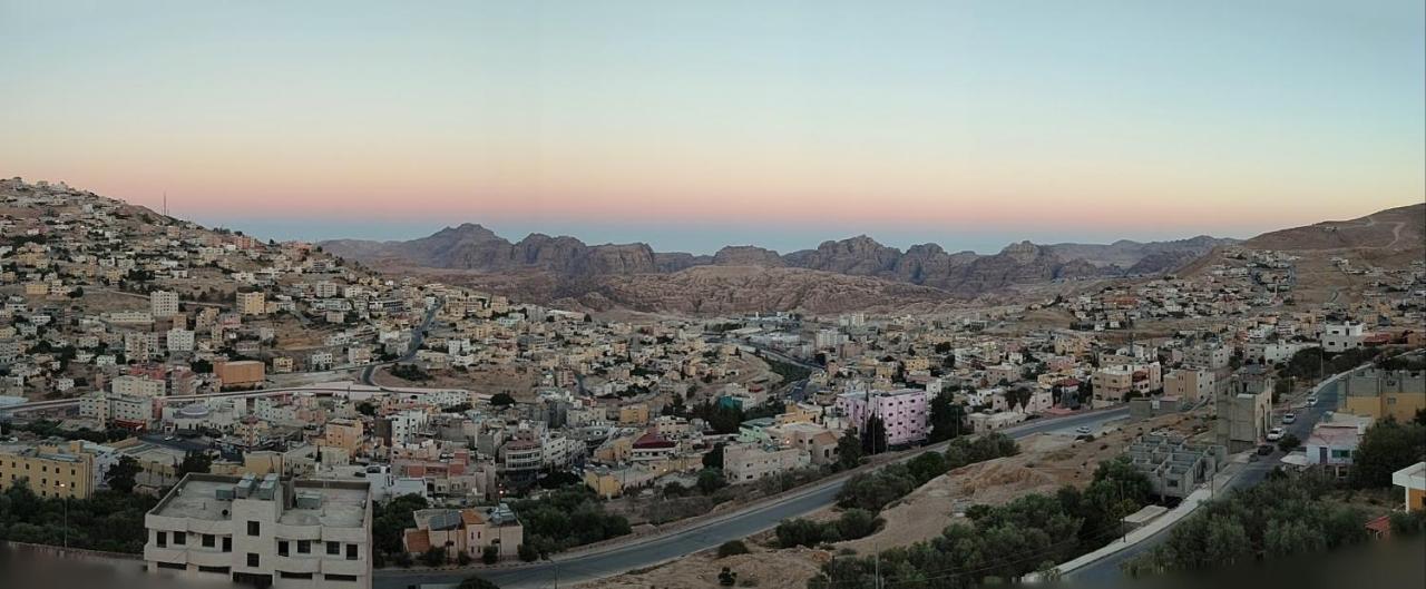 Rocky Mountain Hotel Wadi Musa Bagian luar foto